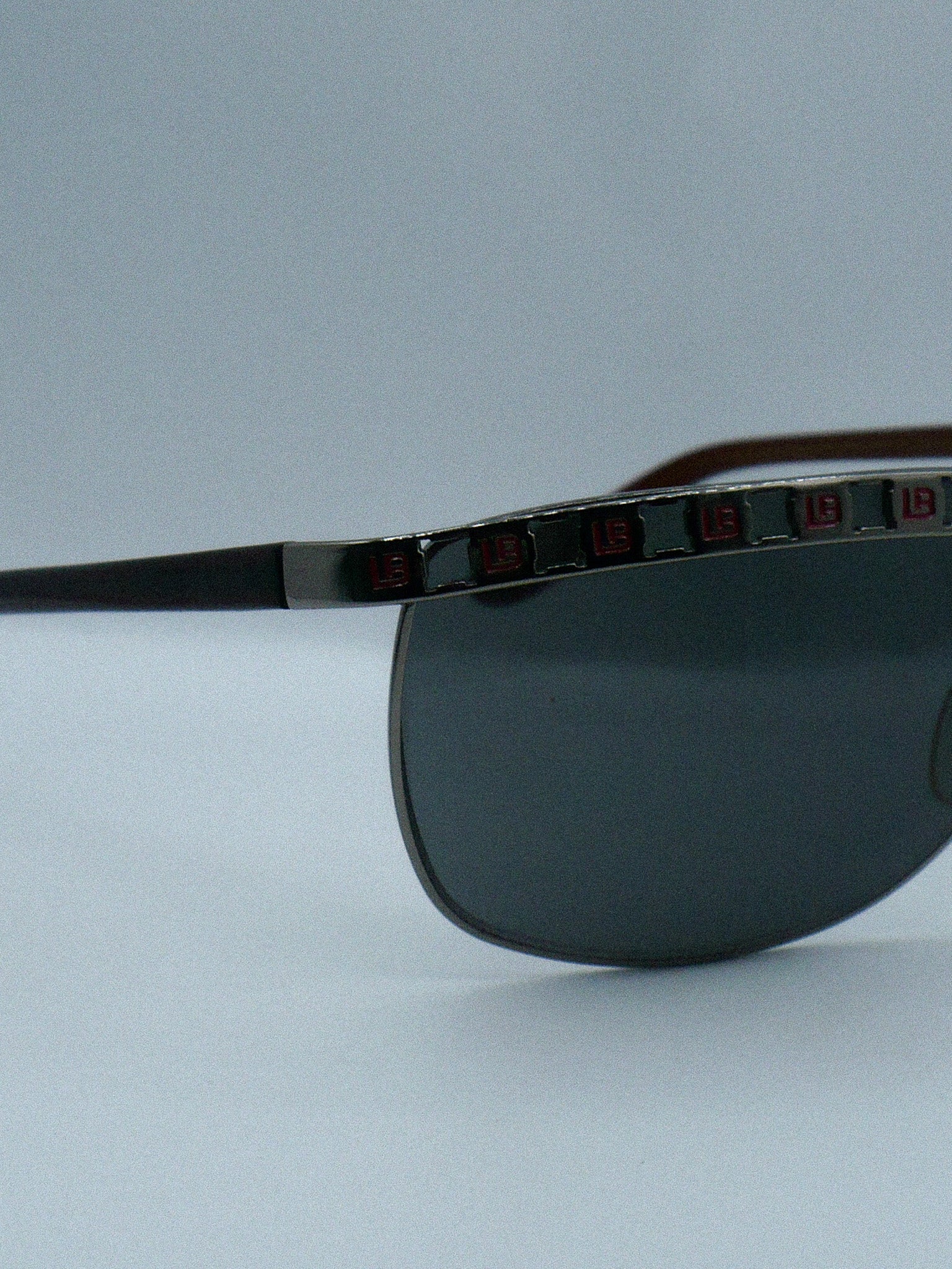Chainmail 1980s Laura Biagiotti Sunglasses  zoom in side