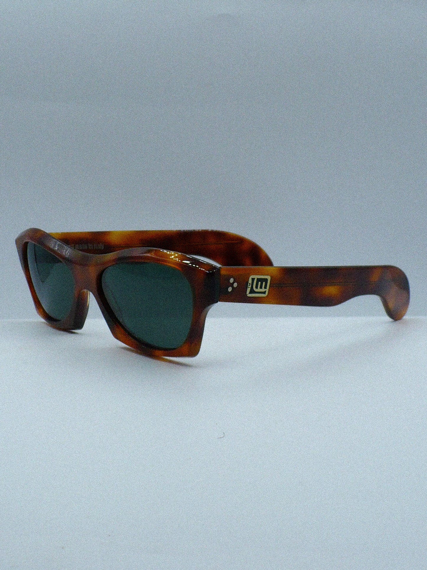 Double M 2000s Moss Lipow Sunglasses left side