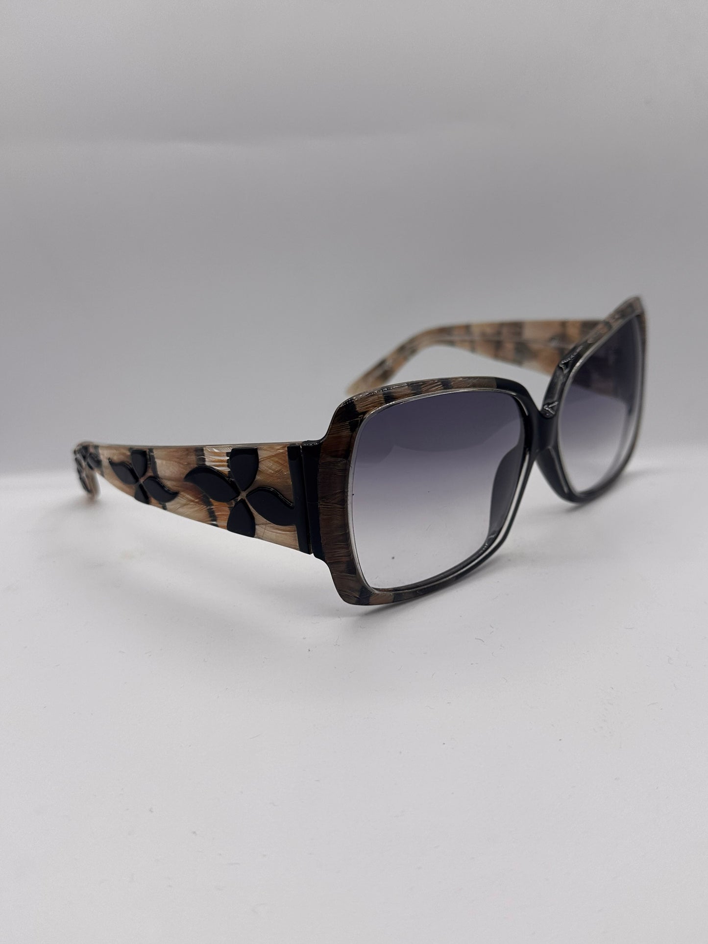 Floral Ornaments Etelunettes Sunglasses, right side