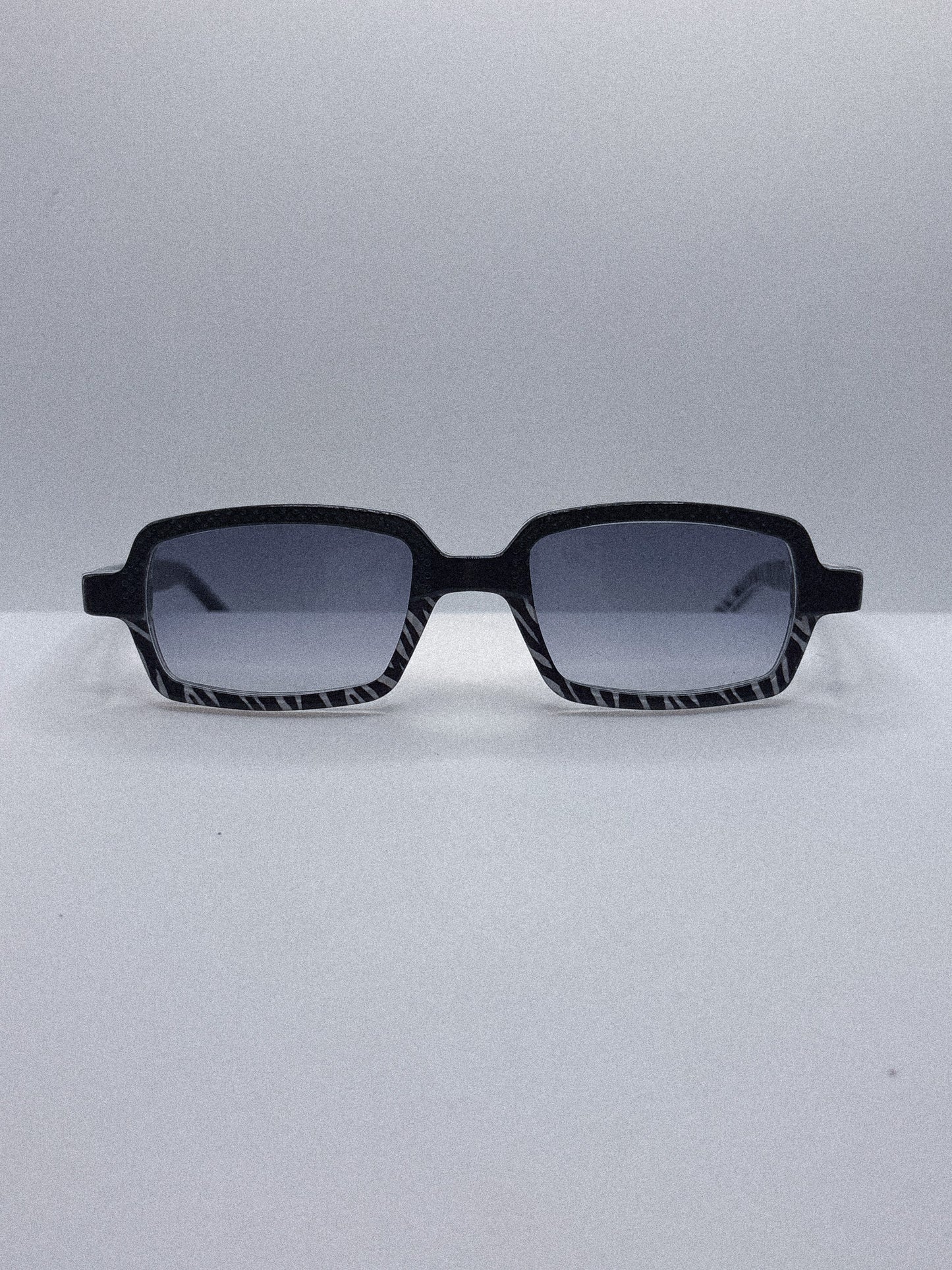 "Sapphire Tone" 1990s Nero Sunglasses