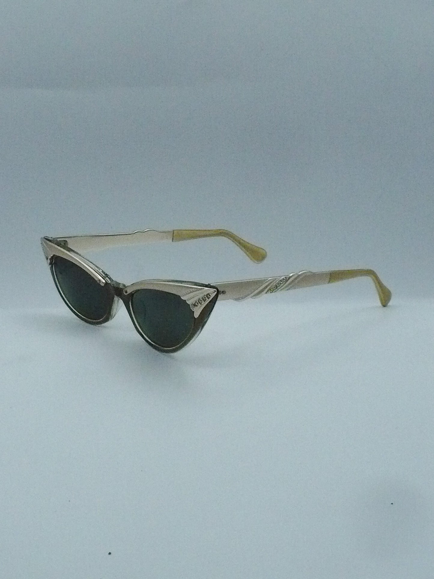 Meow_El_Gold_Sunglasses_1950s, left side 2