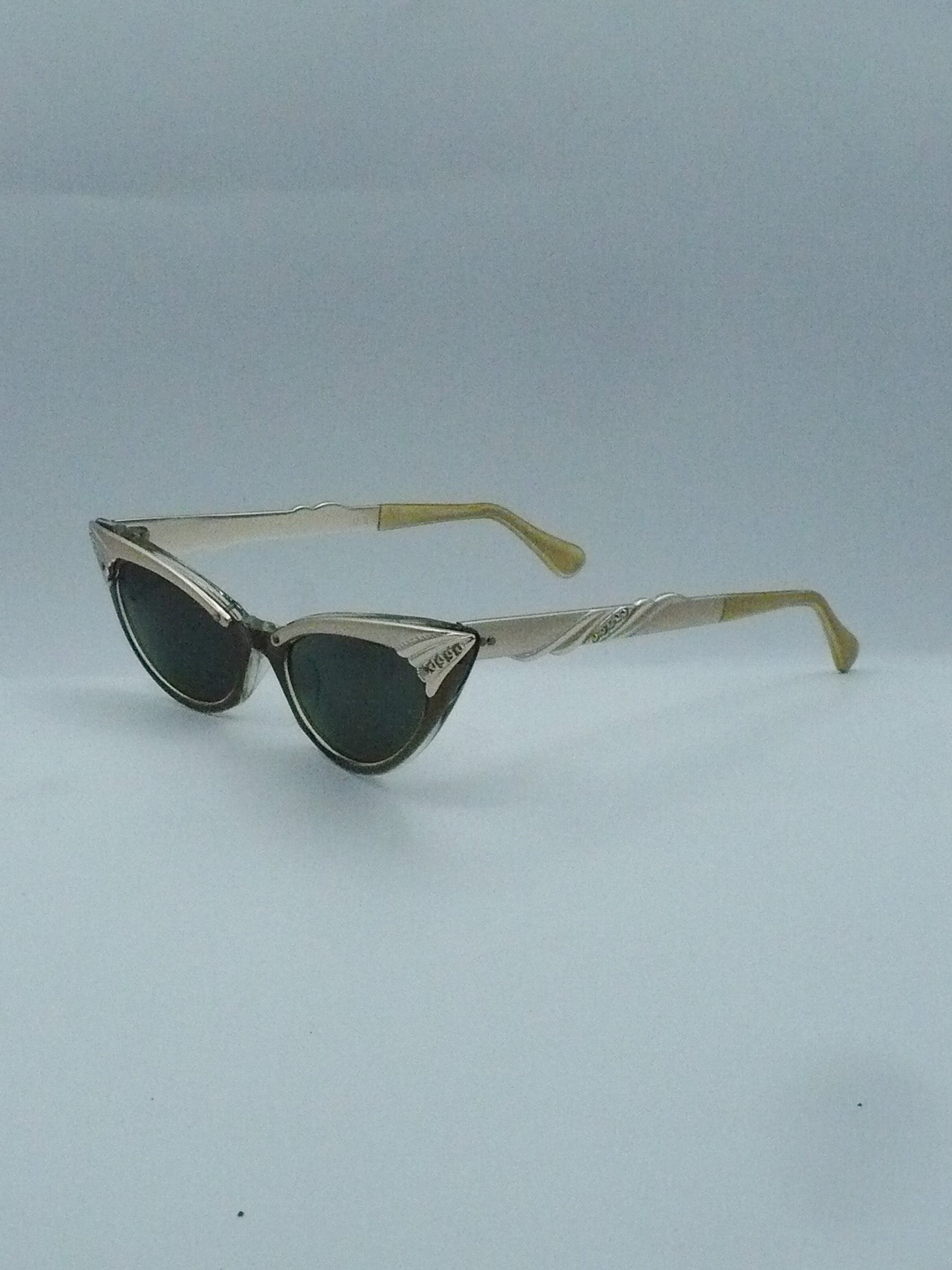 Meow_El_Gold_Sunglasses_1950s, left side 2