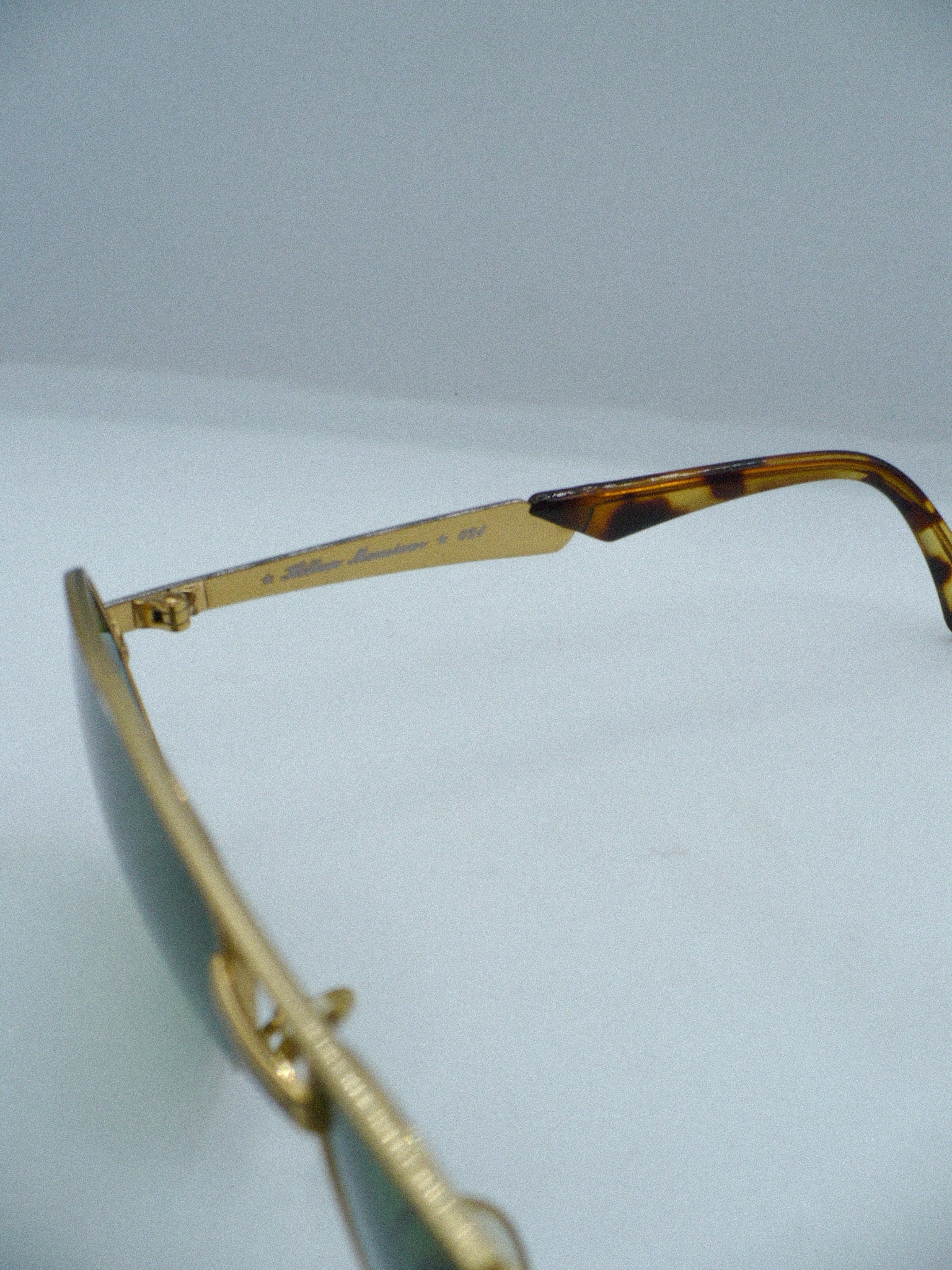 Monseuir 1980s Hilton Luxury Sunglasses brand title