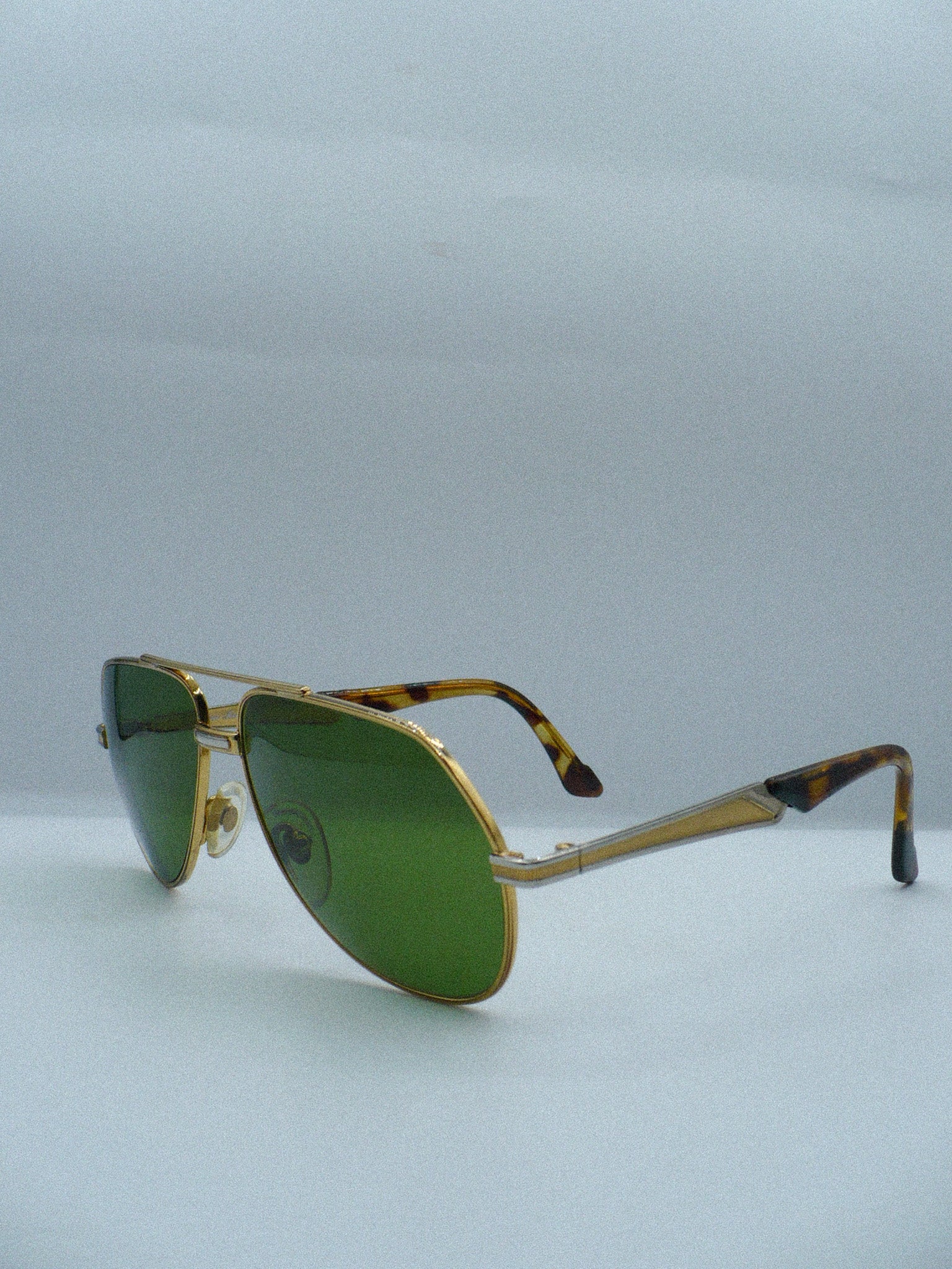Monseuir 1980s Hilton Luxury Sunglasses left side