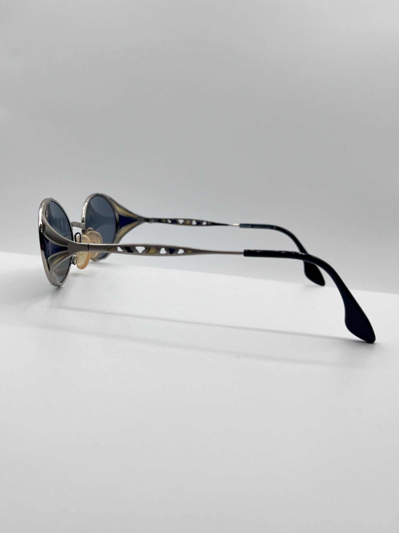 MOSAIC VISION 1970S, left side