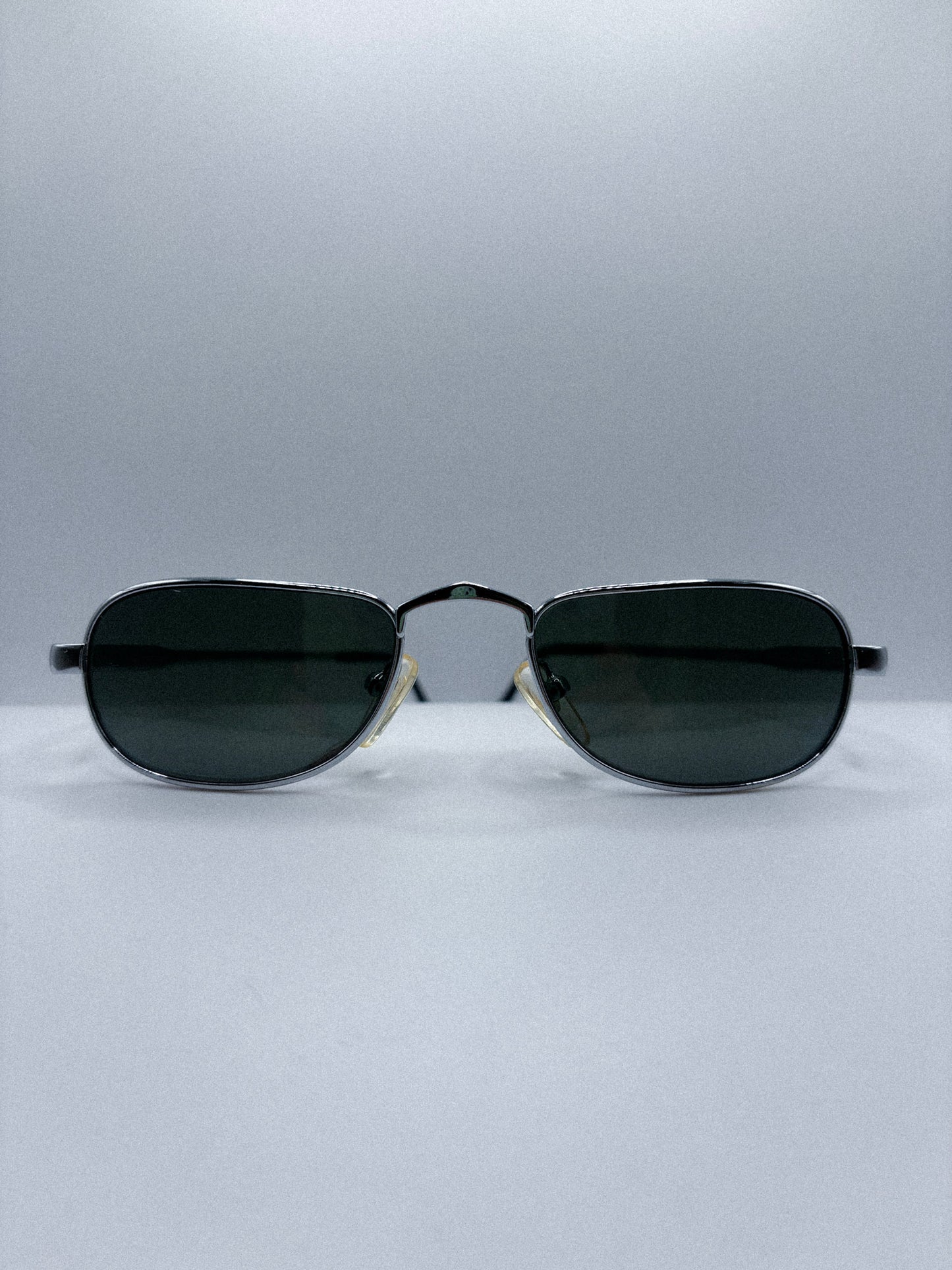 “Noir Transit” 1980s Economy Sunglasses