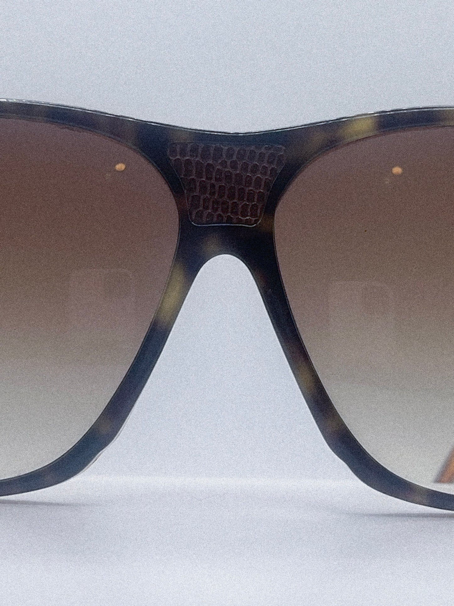 Lunettes de soleil carrées oversize vintage années 80 | Écaille claire