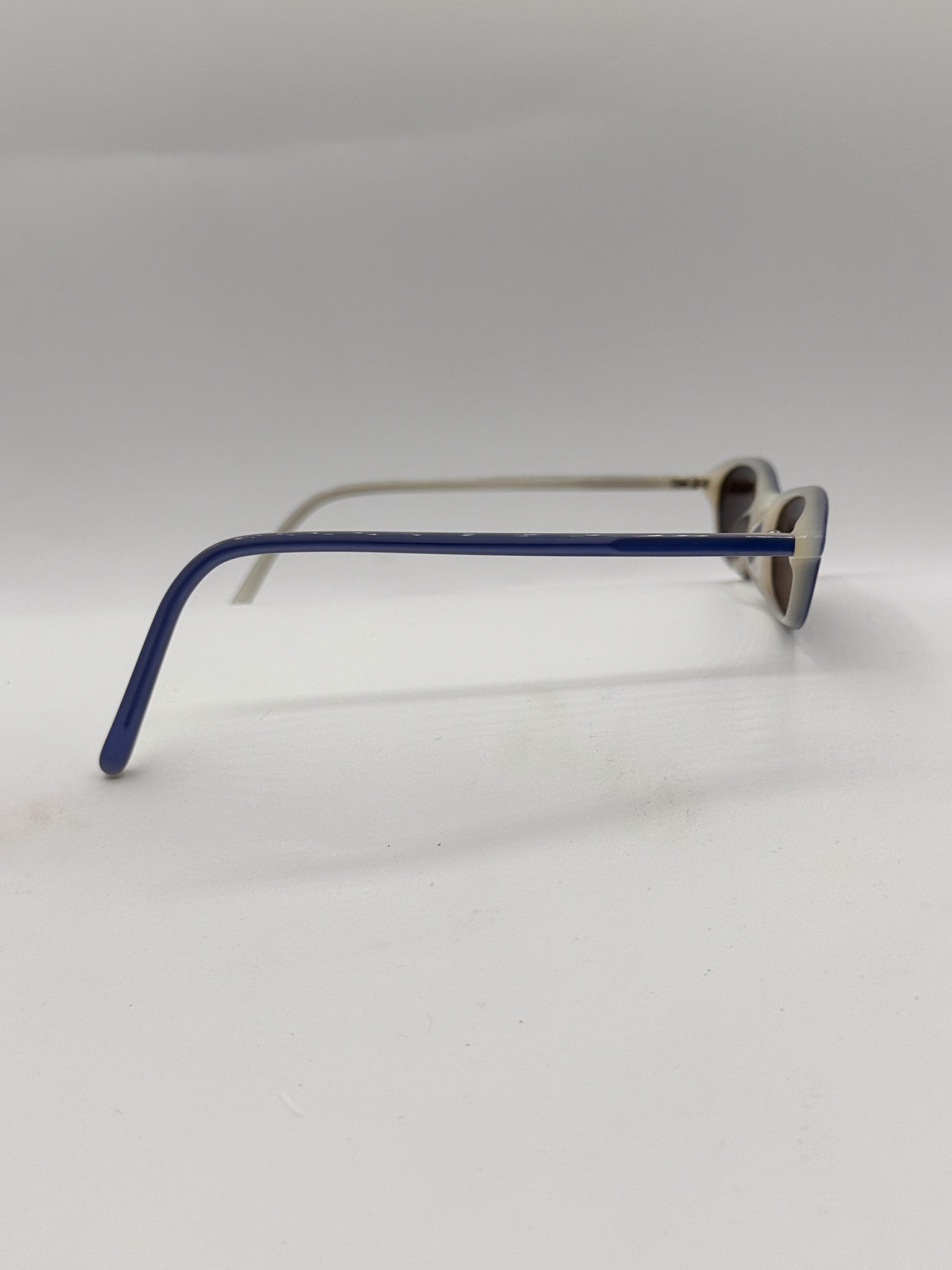 Clueless 1990s M-109 Vintage Sunglasses, right  side