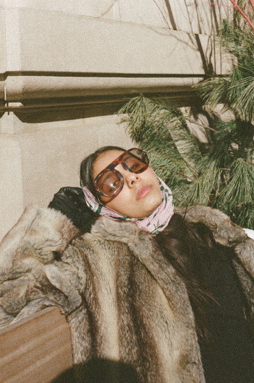 Far_Out_1960s_Sun_n_Fun_Sunglasses_with_model