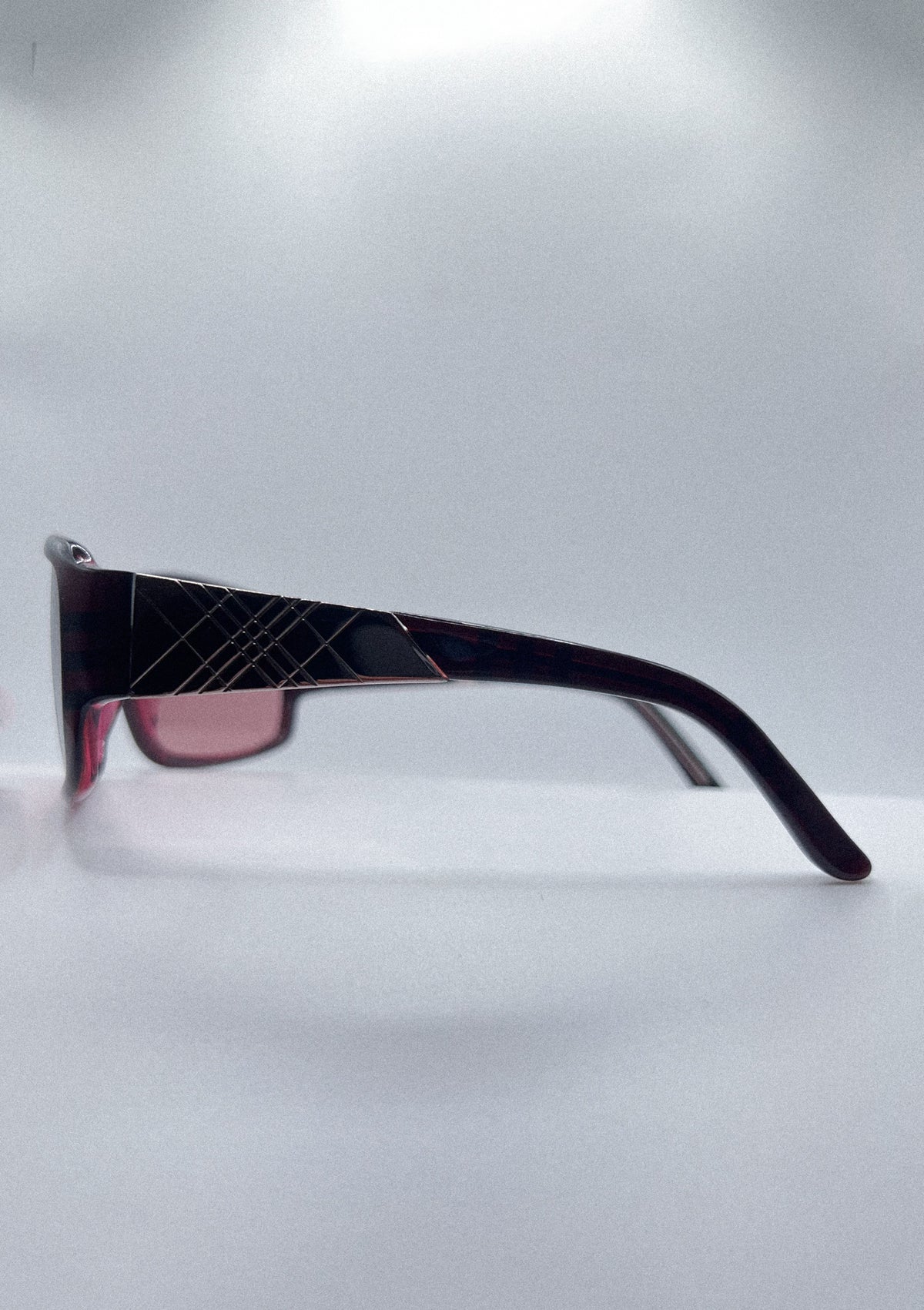 Lunettes de soleil Burberry B8417/S des années 90 | Rouge/Motifs