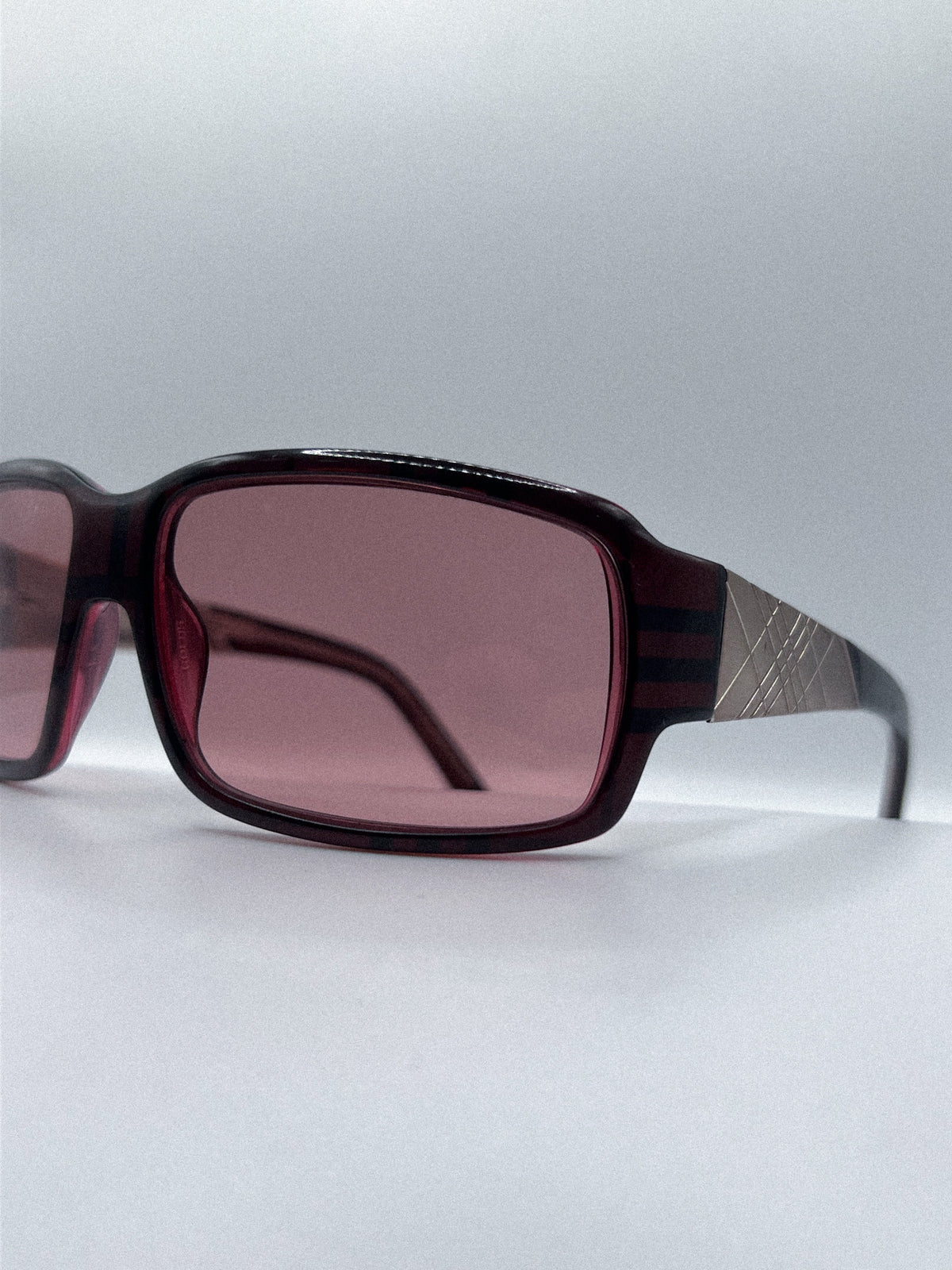 Lunettes de soleil Burberry B8417/S des années 90 | Rouge/Motifs