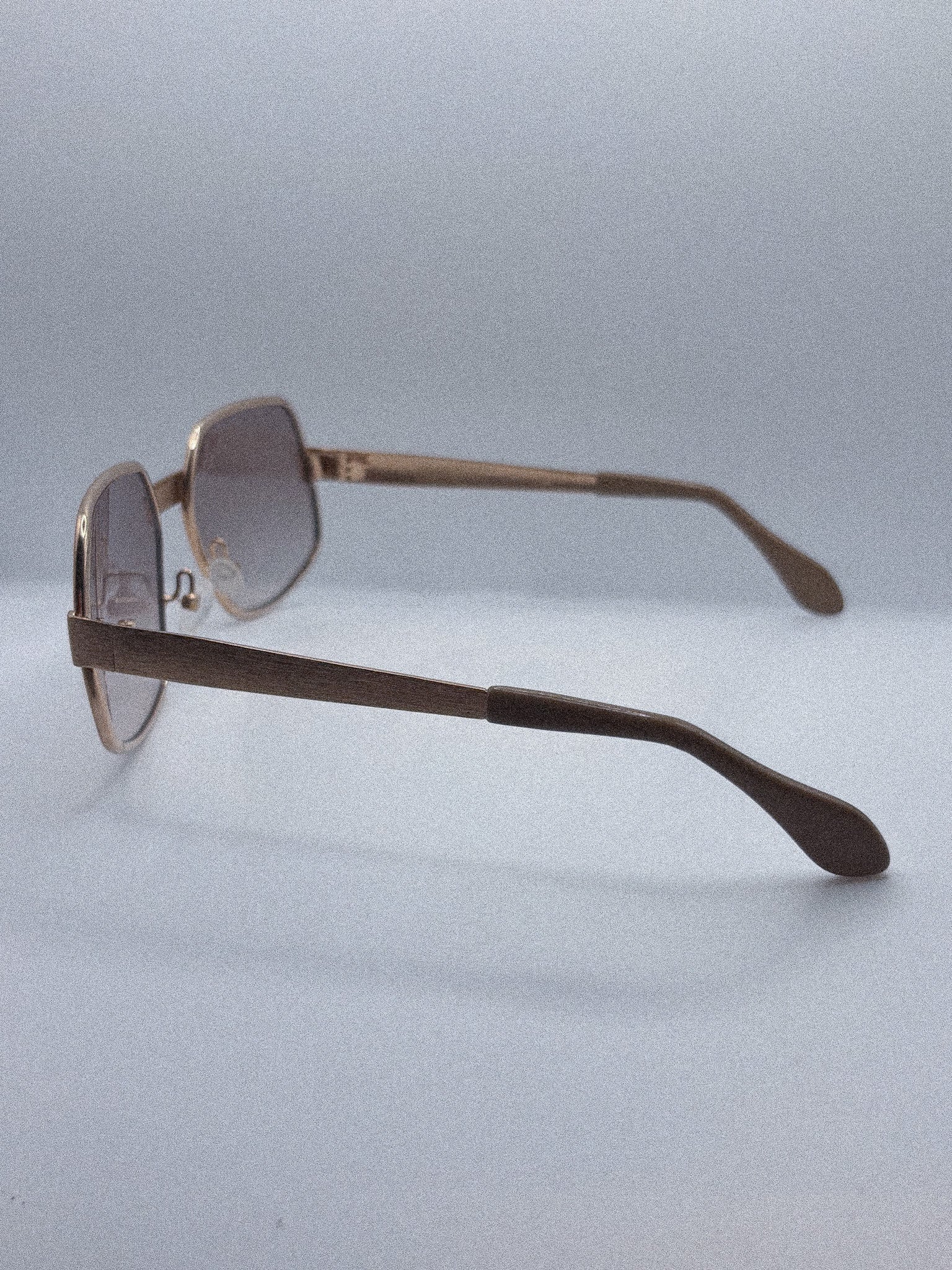 Chestnut Lens