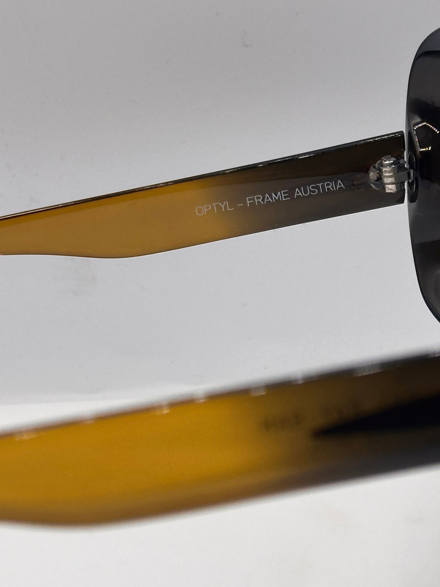 O.G. Ray-Ban 1980s vintage Sunglasses, inner side
