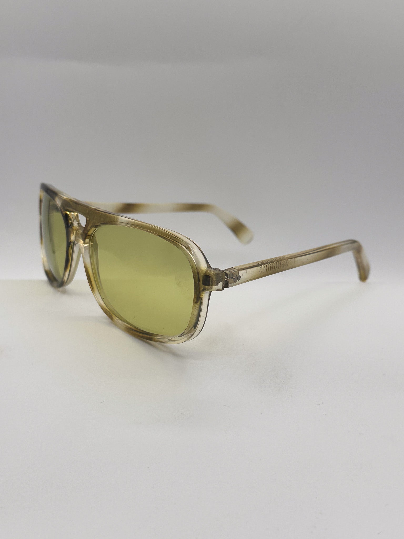 Olive Martini 980s, brand title