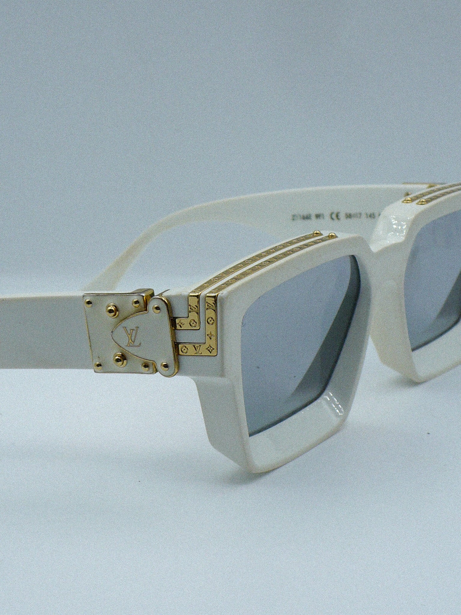 Showstopper 2000s Louis Vuitton Luxury Sunglasses brand logo 2