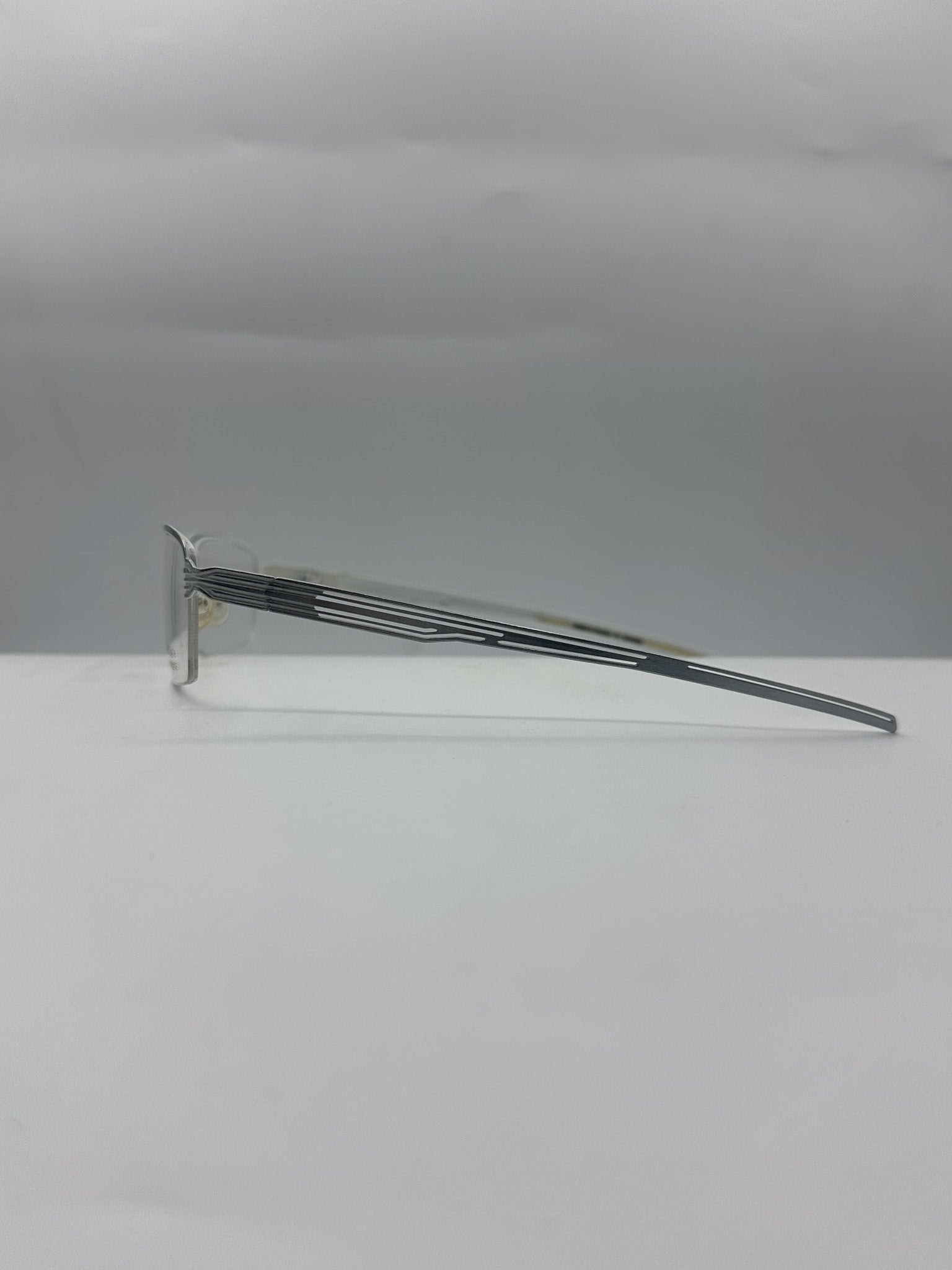 The Hybrid Y2k Parasite Frame left side