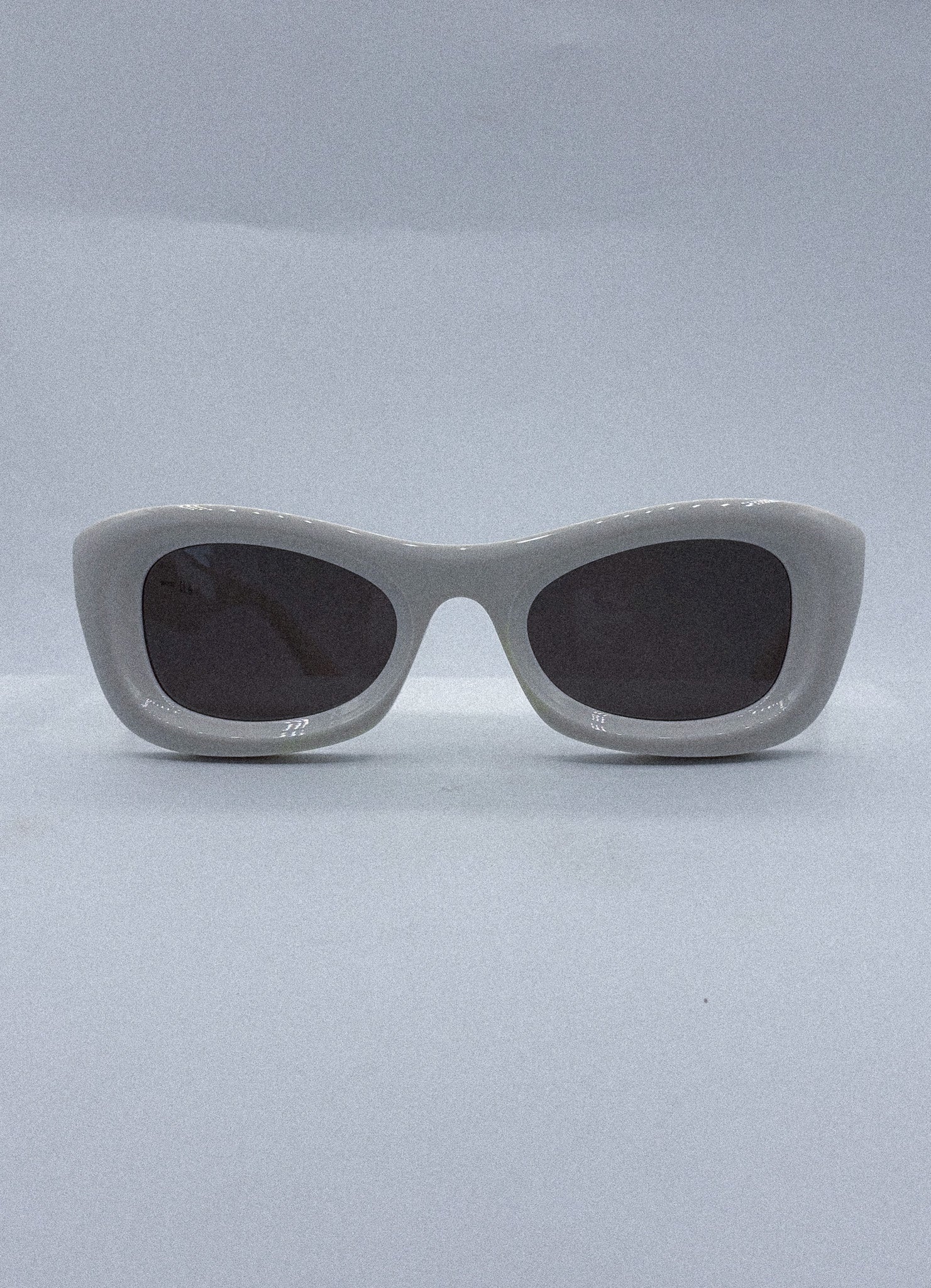 The Sculptor Bottega Veneta Sunglasses front side
