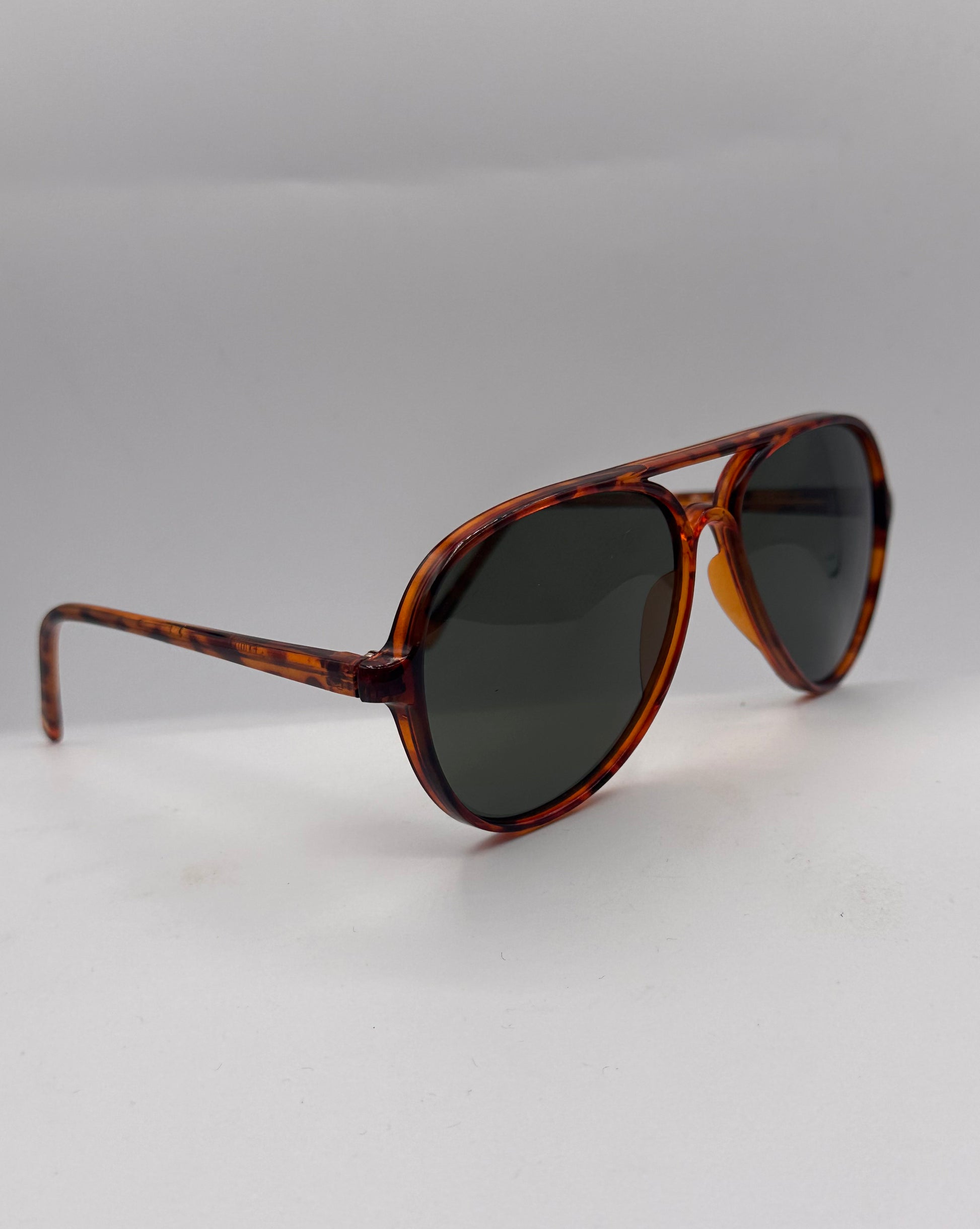 Tortoise Pilot 1970s vintage Sunglasses, right side