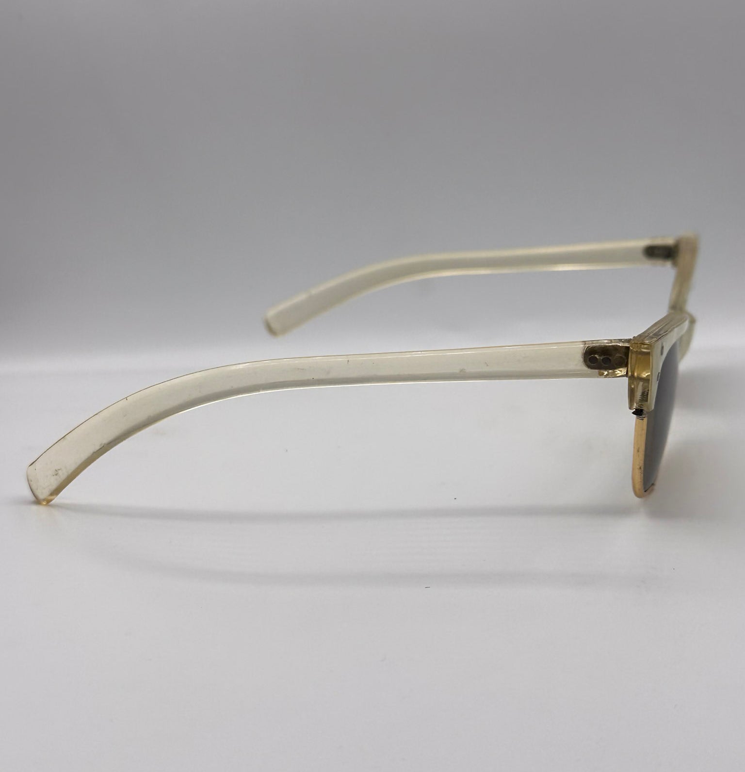 catty-opal-1950s Italian Cat Eye Vintage Sunglasses, right zoom in side